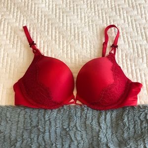 Victoria’s Secret bombshell bra